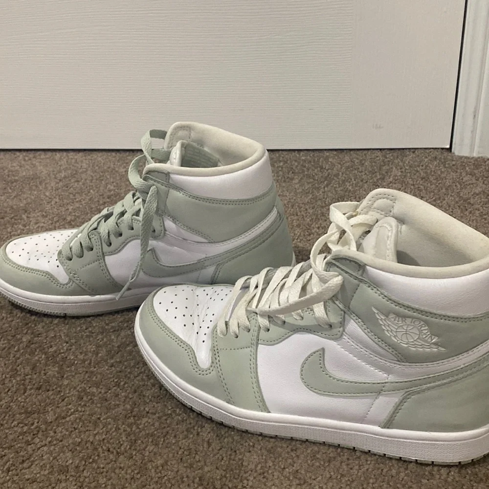 Seafoam Nike Jordan’s - Picture 1 of 4